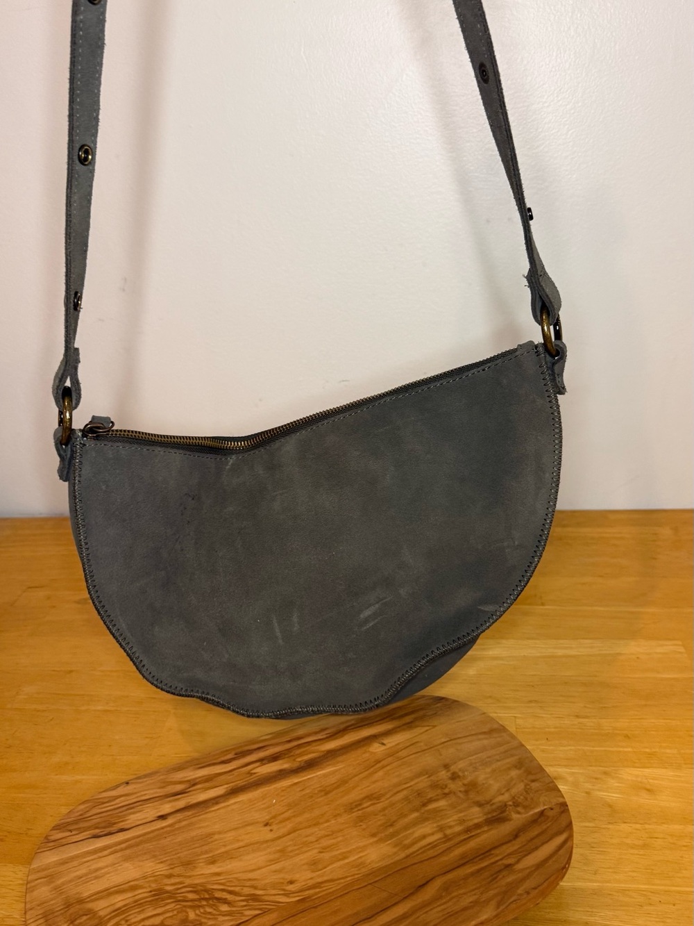 Lyons Leather Co QUEEN Bee - Suede Moss